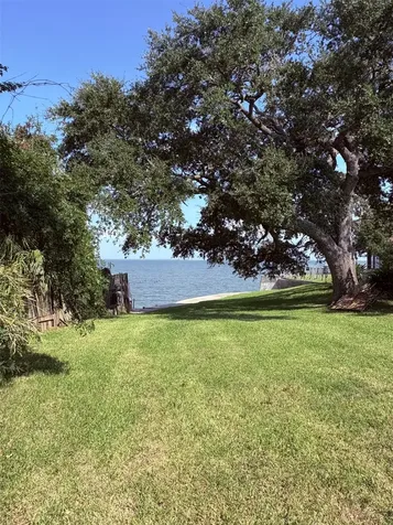 6 Pine Bluff Street La Porte TX 77571