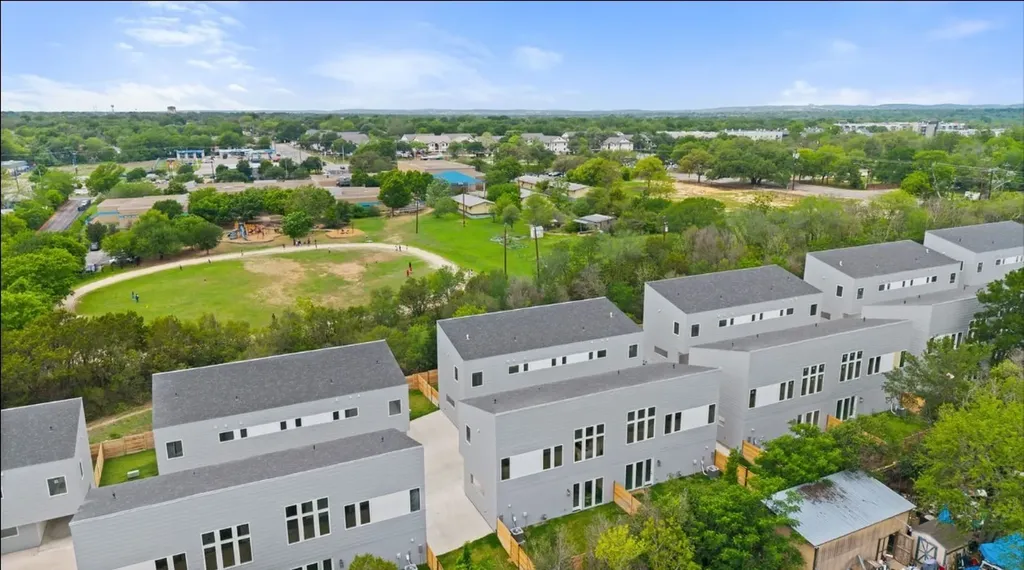 401 North Bluff 16101 Austin TX 78745
