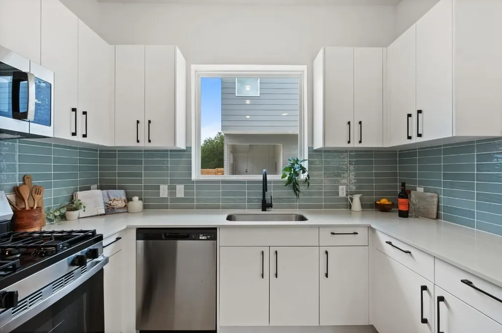401 North Bluff 16101 Austin TX 78745
