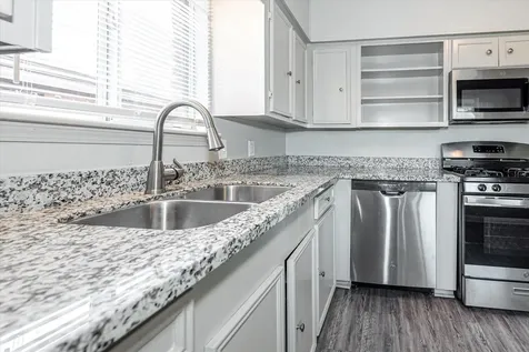 5106 Tavenor Lane Houston TX 77048