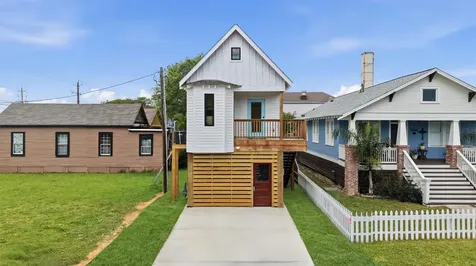 2622 Avenue M 1/2 Galveston TX 77550