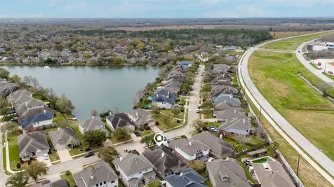 1631 Crescent Shores Lane Pasadena TX 77586