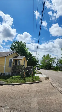 7918 N Main Street Houston TX 77022