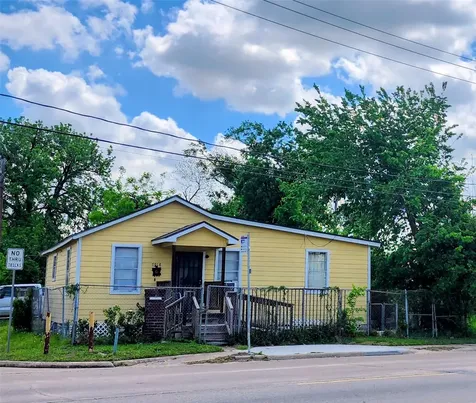 7918 N Main Street Houston TX 77022