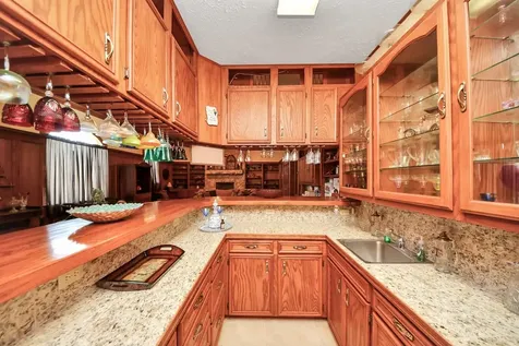 7018 Railroad Street Wallis TX 77485