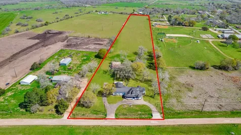 7018 Railroad Street Wallis TX 77485