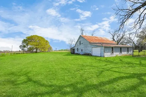 7018 Railroad Street Wallis TX 77485