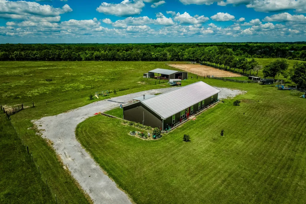 1850 Lcr 439 Groesbeck TX 76667