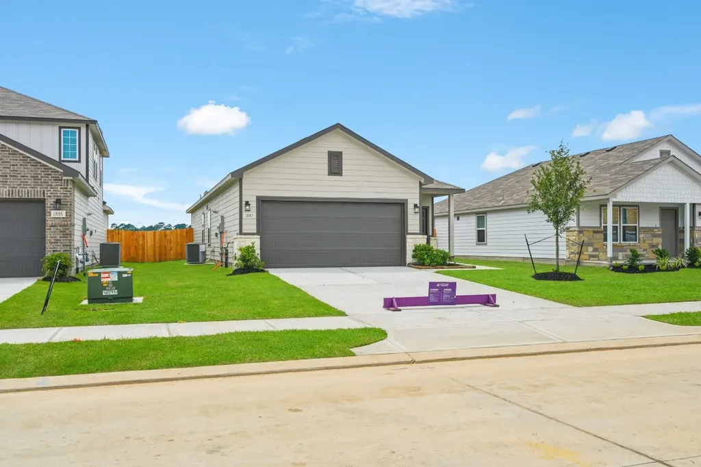 1887 Redwood Lane Dayton TX 77535