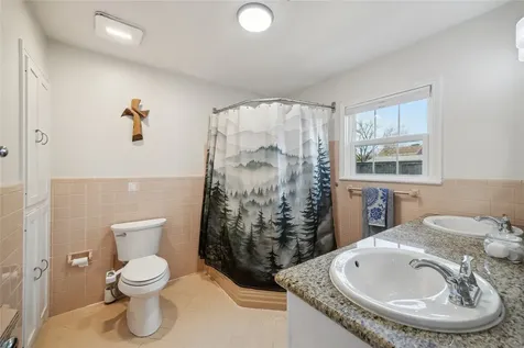 701 W 32nd Street W Houston TX 77018
