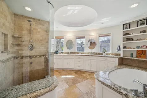 701 W 32nd Street W Houston TX 77018