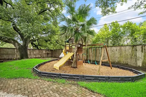 701 W 32nd Street W Houston TX 77018