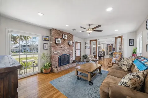 701 W 32nd Street W Houston TX 77018