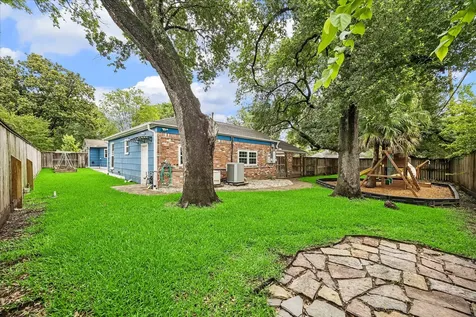 701 W 32nd Street W Houston TX 77018