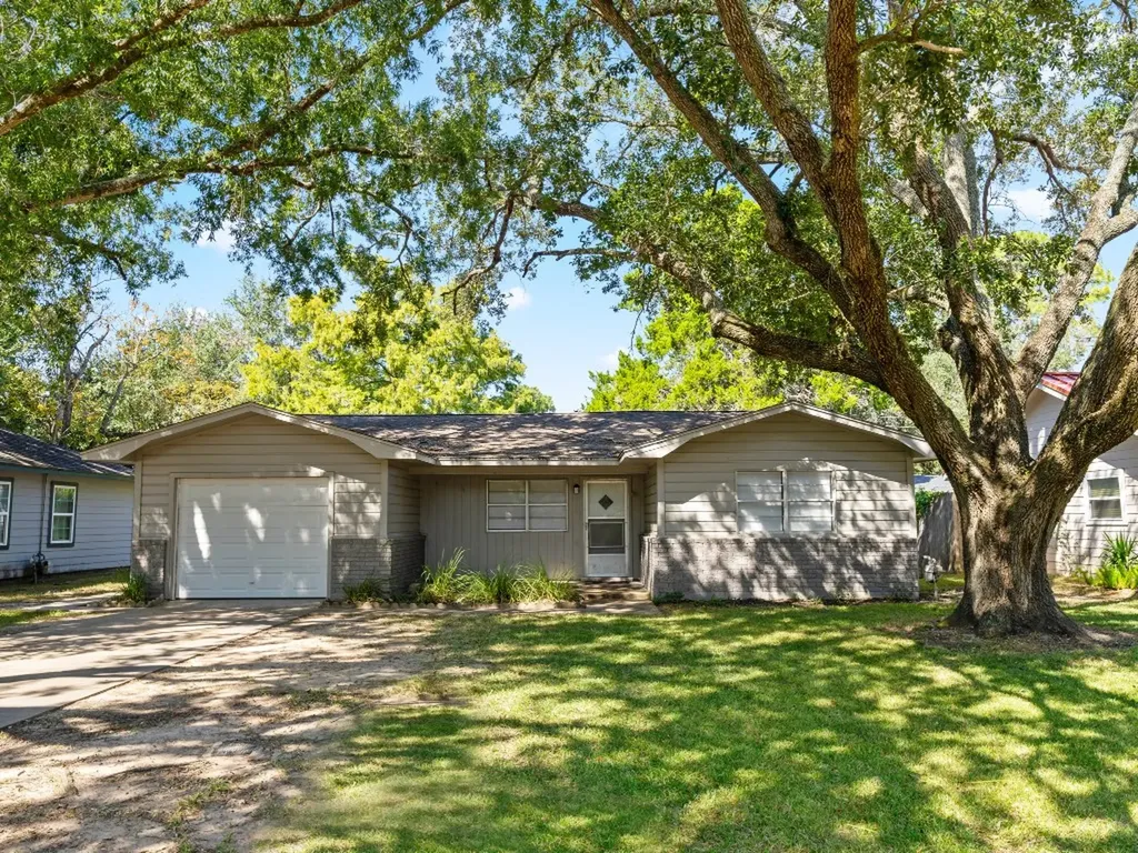 2217 Linwood Lane Bay City TX 77414