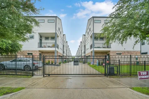 760 W Donovan Street Houston TX 77091