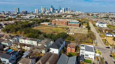1910 Wheeler Street Houston TX 77004