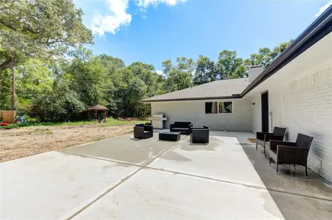 814 County Road 3141 E Cleveland TX 77327