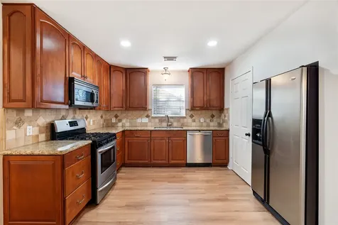 4527 Fox Run Street Pearland TX 77584