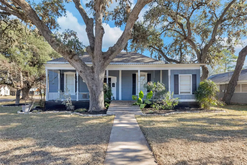 611 S Franklin Street La Grange TX 78945