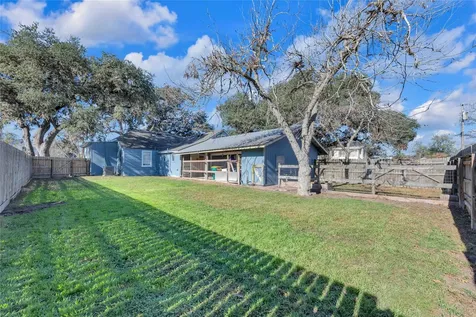611 S Franklin Street La Grange TX 78945