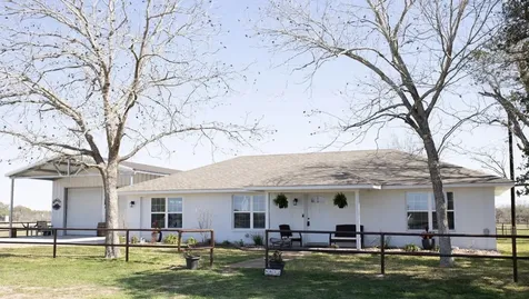 8652 State Highway 111 E Yoakum TX 77995