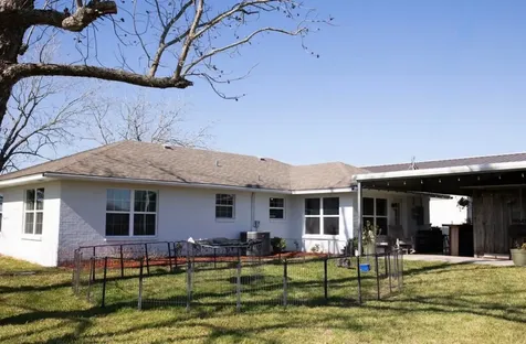 8652 State Highway 111 E Yoakum TX 77995