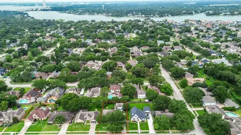 1735 Les Talley Drive El Lago TX 77586