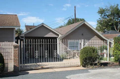 7833 Narcissus Street Houston TX 77012