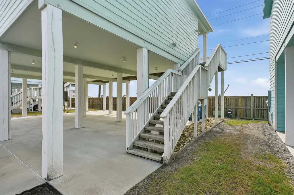 158 S Nautica Rockport TX 78382