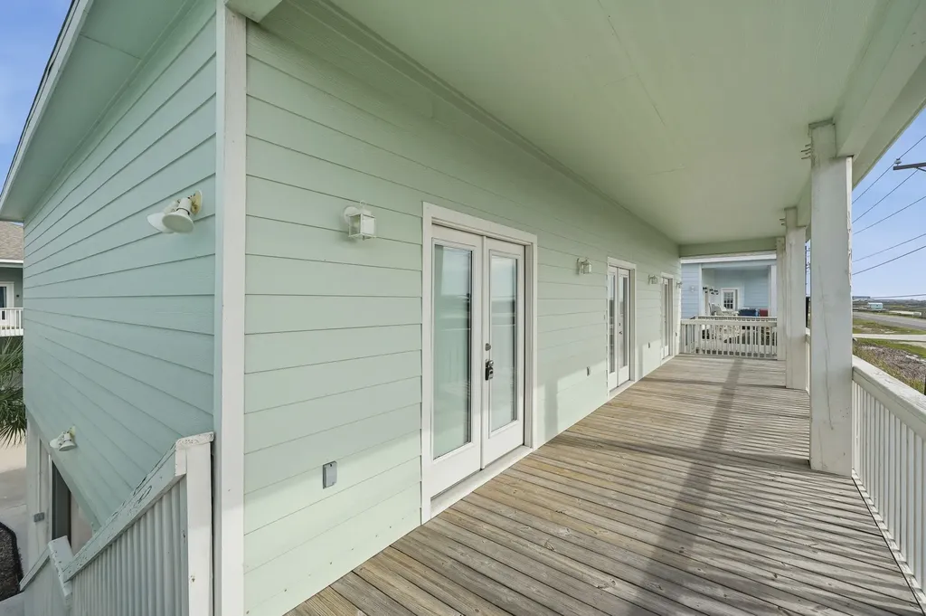 158 S Nautica Rockport TX 78382