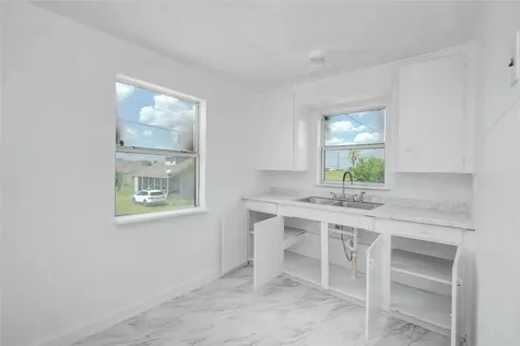 1131 W 2nd Street Freeport TX 77541