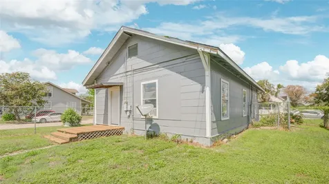1131 W 2nd Street Freeport TX 77541