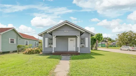1131 W 2nd Street Freeport TX 77541