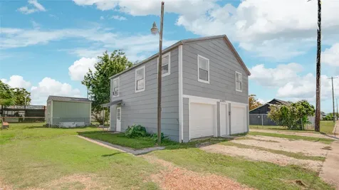 1131 W 2nd Street Freeport TX 77541