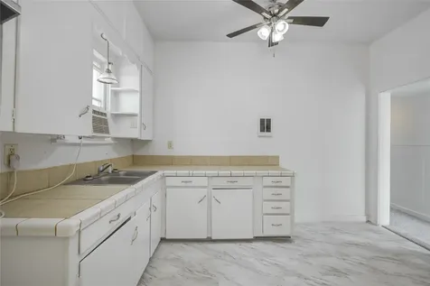 1131 W 2nd Street Freeport TX 77541
