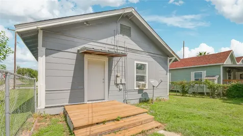 1131 W 2nd Street Freeport TX 77541