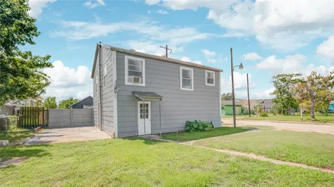 1131 W 2nd Street Freeport TX 77541