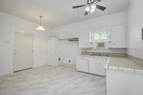 1131 W 2nd Street Freeport TX 77541