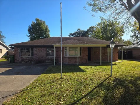 1045 Vine Drive Angleton TX 77515
