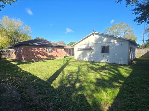 1045 Vine Drive Angleton TX 77515