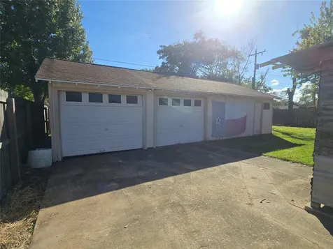 1045 Vine Drive Angleton TX 77515