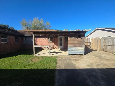 1045 Vine Drive Angleton TX 77515