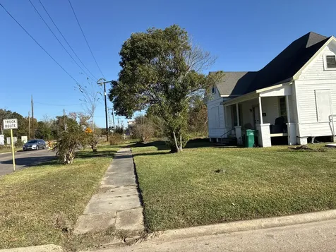 1211 W Park Avenue 101 Orange TX 77630