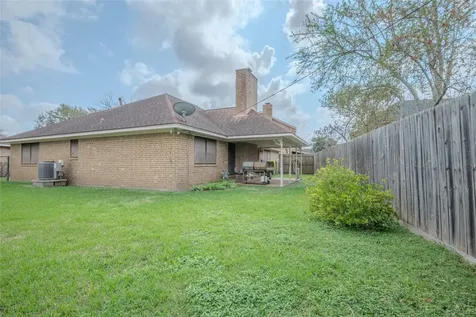 1513 Crestmont Street Wharton TX 77488
