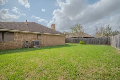 1513 Crestmont Street Wharton TX 77488