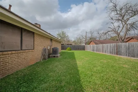 1513 Crestmont Street Wharton TX 77488