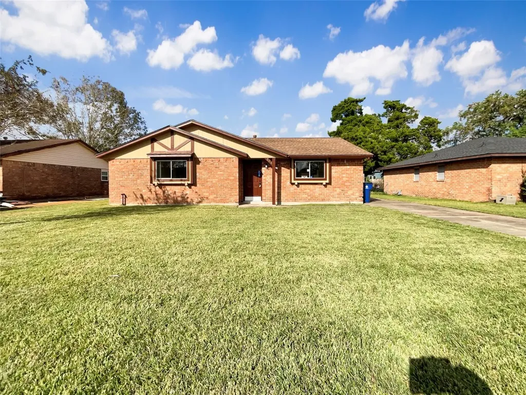 205 Bastrop Street Angleton TX 77515