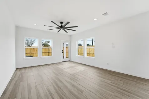 524 N 4th Street La Porte TX 77571