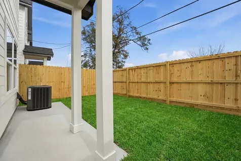 524 N 4th Street La Porte TX 77571